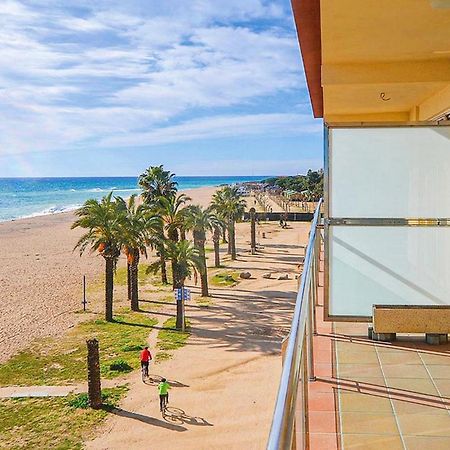 Awesome Apartment In Santa Susanna With Kitchen Extérieur photo