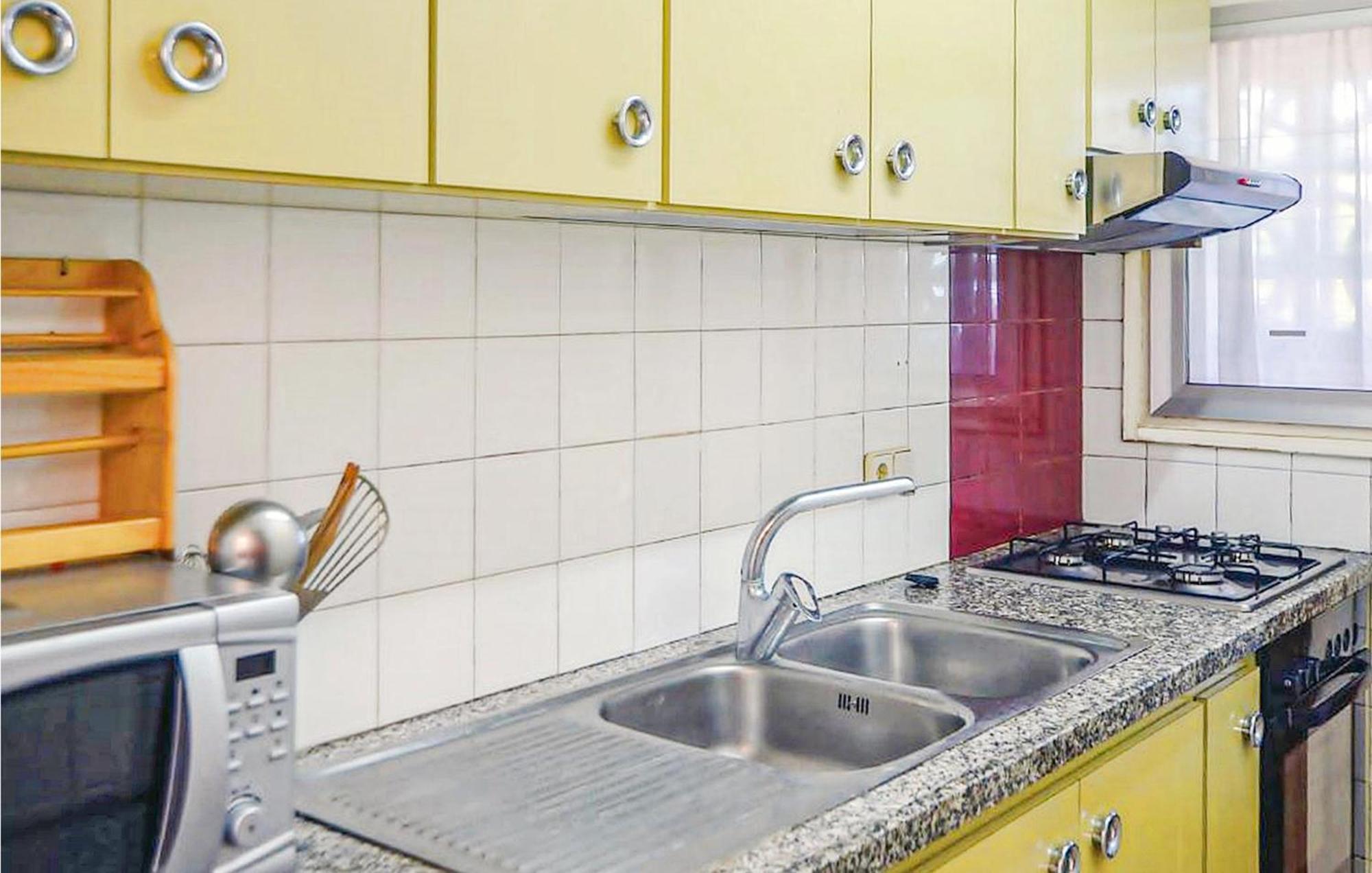 Awesome Apartment In Santa Susanna With Kitchen Extérieur photo