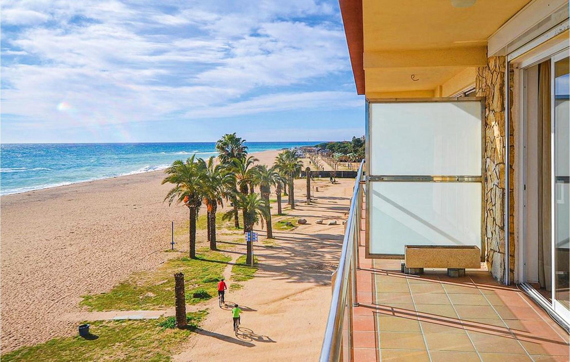 Awesome Apartment In Santa Susanna With Kitchen Extérieur photo