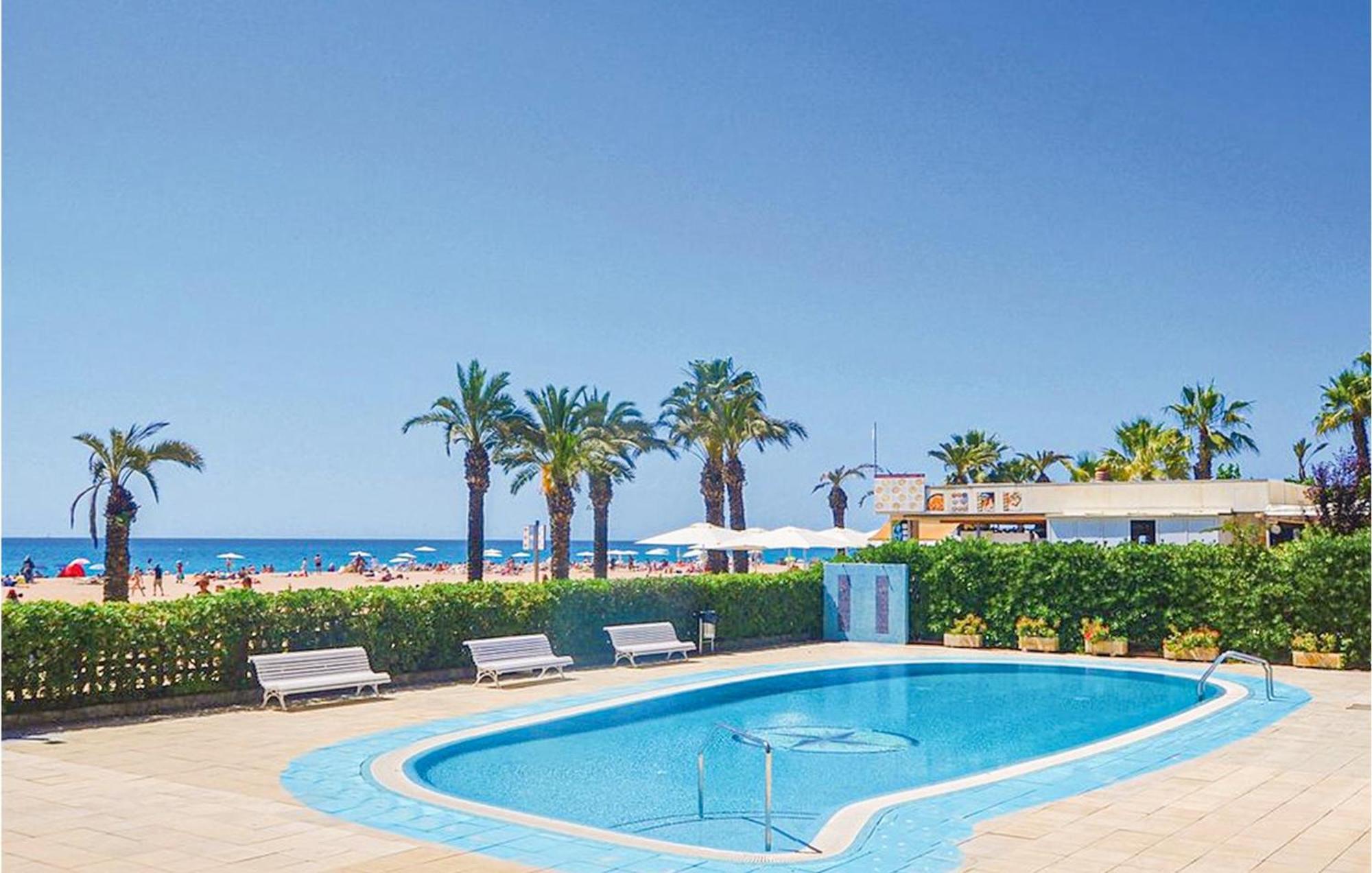 Awesome Apartment In Santa Susanna With Kitchen Extérieur photo